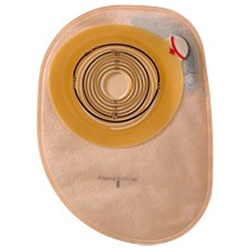 Assura Plus 1-dels Coloplast Med filter. Oval häftplatta. Fram- och baksida fodrad. hål 30 mm 30styck produkt bild