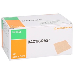 BACTIGRAS antiseptische Paraffingaze 5x5 cm Produktbild