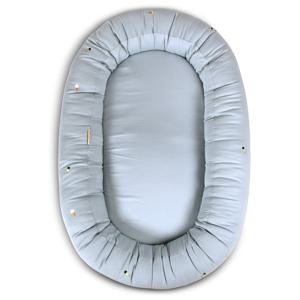 FILIBABBA Babynest 2:a generationen Broderad Cool Summer-Design Pearl Blue produkt bild