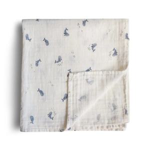 Mushie Muslin Swaddle Whales produkt bild