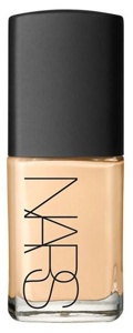 NARS Sheer Glow Foundation Salzburg produktbilde