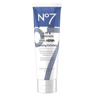 No7 Lift & Luminate Cleansing Exfoliator 100 ml produkt bild