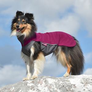 Pomppa Jumppa Fleecetäcke Hund Plum produkt bild