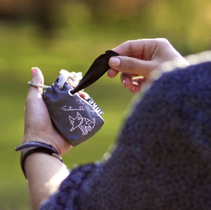 UDGÅR AF SORTIMENT - The Sustainable People - Hundepose opbevaring med karabinlås produktbillede
