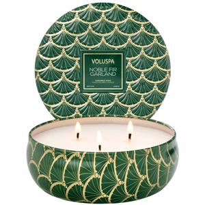Voluspa 3-Wick Tin Candle Noble Fir Garland 340 g produkt bild